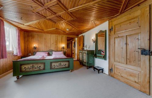 Gruenenbach Apartment | Ferienwohnung Wiesengrün - uriger Hüttenstil