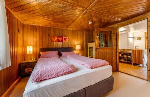 Gruenenbach Apartment | Ferienwohnung Wiesengrün - uriger Hüttenstil