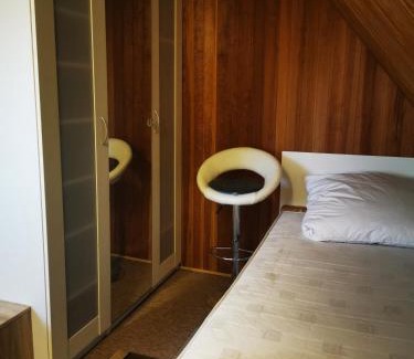 Darmstadt-Eberstadt House | Ferienwohnung Zimmer