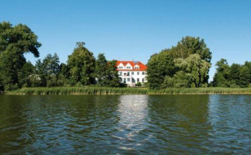 Behren-Luebchin Apartment | Ferienwohnungen-am-Schloss-Wohnung-4-der-Hund