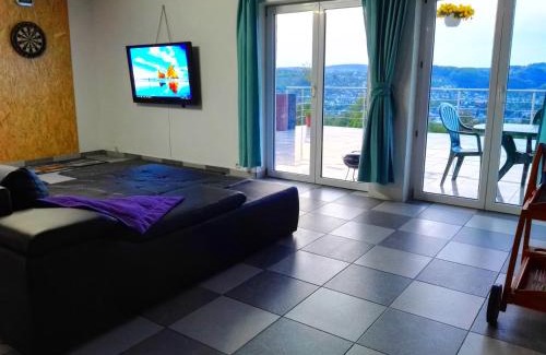 Bergneustadt Apartment | Ferienwohnungen nähe Badesee mit Bergblick