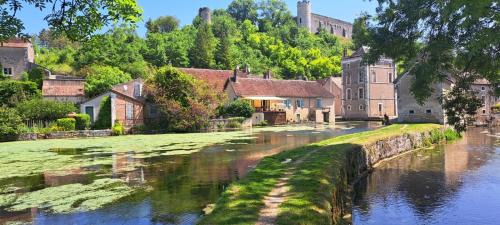 Druyes-les-Belles-Fontaines House | Ferme du 17ème siècle et jardin