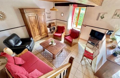 Saint-Aubin-le-Monial House | Fermette au cœur du bocage avec jardin clos, cheminée, wifi, et proche station thermale de Bourbon - FR-1-489-490