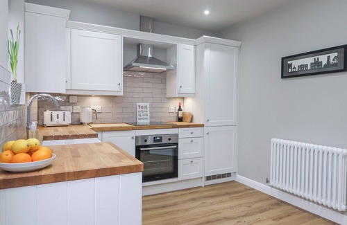 North Dalton House | FERN COTTAGE, pet friendly, with open fire in Great Driffield