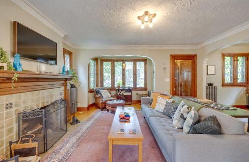 Ferndale House | Ferndale Gem, Walk to Stores and Restaurants!