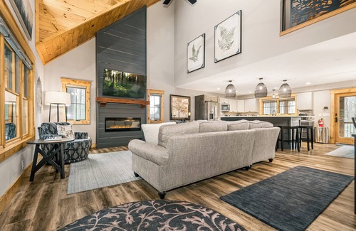 Oakland House | Ferndale: New, Lake Access w. Dock Slip, Hot Tub, Dogs OK