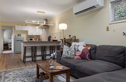 Hobart Cottage | Fernvale Cottage An Enchanting Mountainside Oasis