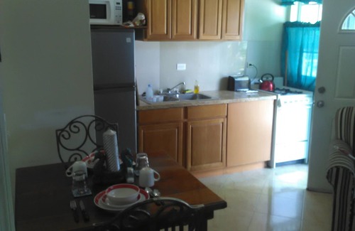 Downtown Nassau Apartment | Few mins walk to Downtown, Beach, Fishfry, Major Attractions & near to PI