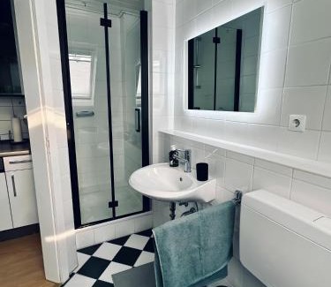 Rheine Apartment | FeWo Am Waldhügelsee Balkon & Naturblick