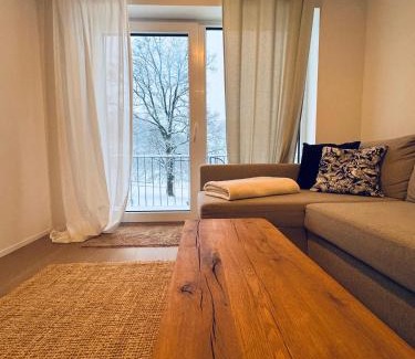 Reichshof Apartment | FeWo Anders - Neubau mit Balkon im Bergischen Land