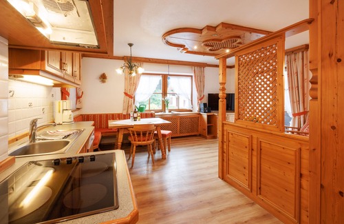 Ruhpolding Apartment | Fewo , Balkon, Kochnische, 2 Schlaf- und 1 Wohnzimmer, max 4 Personen