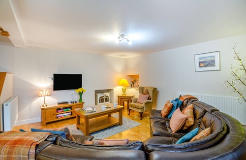 Holyhead House | Fferm Cwt Drecs - Three Bedroom House, Sleeps 6