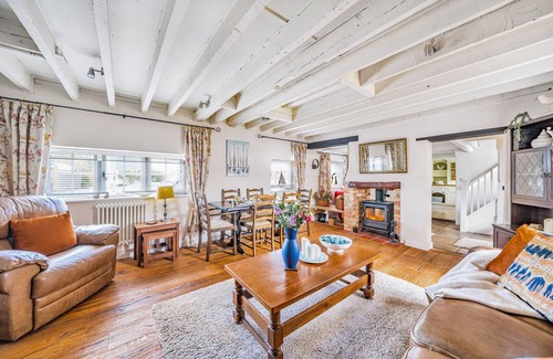 Hamworthy Cottage | Fiddlers Green -sleeps 4 guests in 2 bedrooms