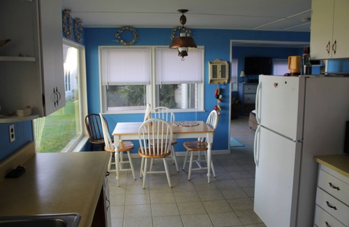 Canastota Cottage | 🏈 FIELD SIZE YARD, Sandy Beach, Sunsets, PRIVATE Rd, 6 mi.to Sylvan Beach