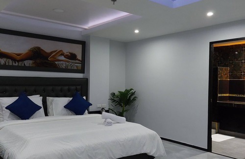 Balibago Hotel | Fields Hotel Carousel