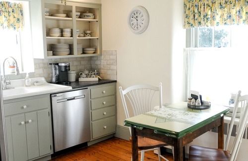 Harleysville House | Fieldstone Farmhouse Guest Suite