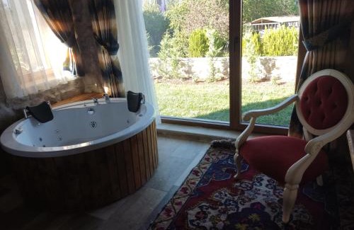 Uchisar Hotel | Fiesta Stone House
