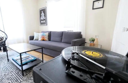 Lower Greenville Apartment | FIFA Ready 1920s Urban Charm, Lower-Greenville Ave Area