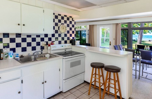 Traverse City House | Fifteen steps to the beach - 15 minutes to walk to downtown Traverse City!