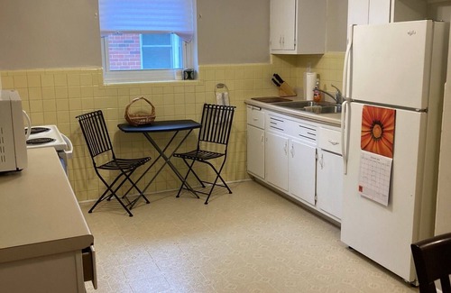 St. Louis Hills House | FIFTIES CLASSIC: cozy, convenient, comfortable