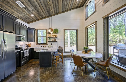 Pickens Cabin | Fifty Pines Luxury Cabin w/Hot Tub | Romantic Getaway | Broken Bow | Hochatown