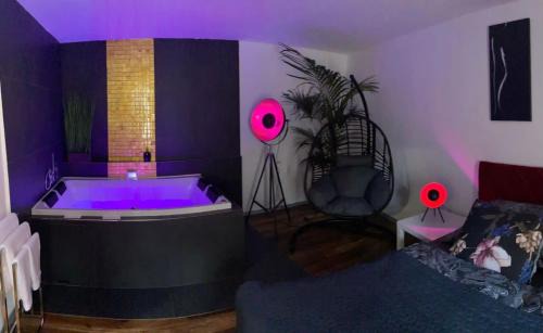 Jihlava Apartment | FiftyShades Apartmán s vířivkou