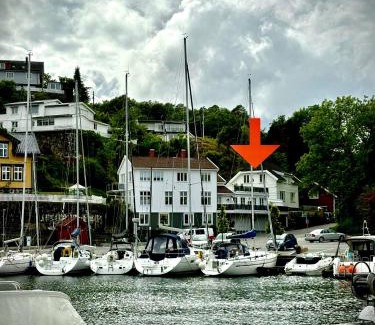 Arendal Apartment | Fin leilighet, sentralt og sjønært,med parkering