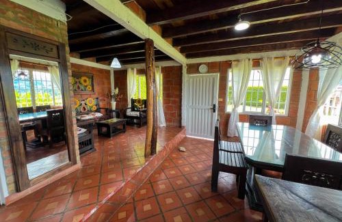 Yotoco House | Finca Cabaña con piscina cerca al Lago Calima