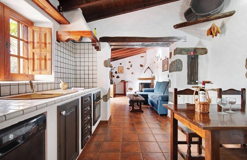 La Solana Villa | Finca Casa Rural Tinamar with Mountain View, Pool, Wi-Fi & Garden