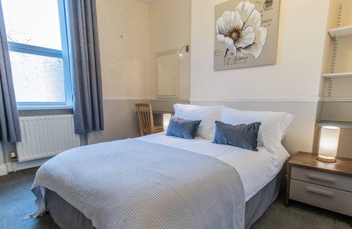 South Shields House | ✪ Find DWELLCOME HOME Ltd✪ 8 Ensuite Bed Townhouse