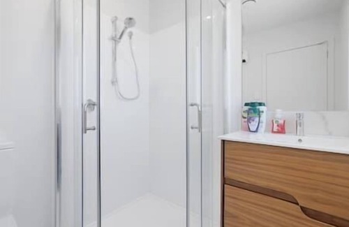 Linwood Apartment | Find Your Modern Oasis in the Heart of City U4, Find Your Modern Oasis in the Heart of City U4 (5764