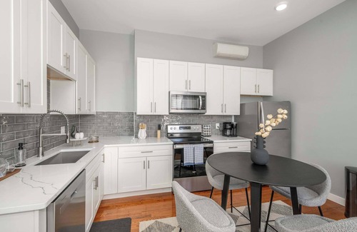 Over-the-Rhine Apartment | Findlay Market Suite 6 – For 4!