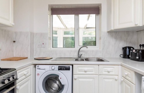 Ifield House | Findon House 10min from Gatwick airport, Findon House- Modern and Cosy 3BR