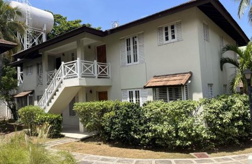 New Kingston Apartment | Finest Accommodation Renfrew Place 1 Bedroom Apt # 42 New Kgn 4-12 Renfrew Rd