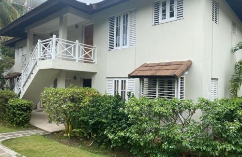 New Kingston Apartment | Finest Accommodation Renfrew Place 1 Bedroom Apt # 42 New Kgn 4-12 Renfrew Rd