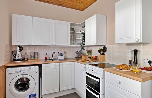 Avoch House | Finest Retreats | The Sea Cottage