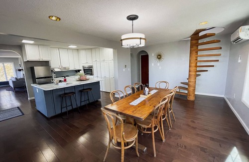 Adrian House | Finn's Hideaway - Secluded family home with river view