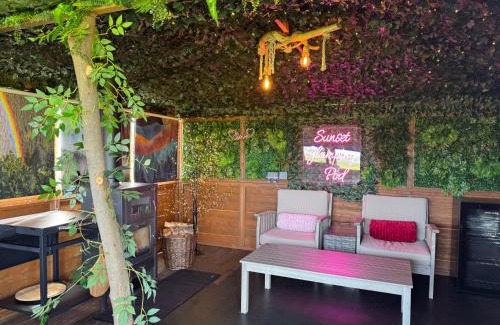 Glasgow Apartment | FINN VILLAGE - Loch Lomond Sunset Glamping Pod - Private Ofuro HOT TUB