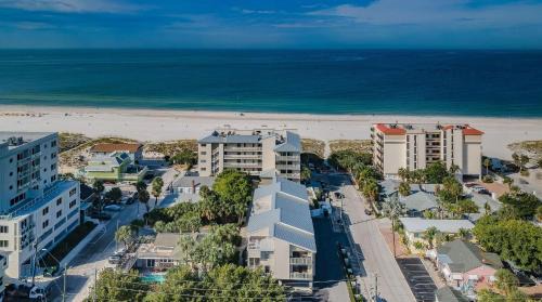 Clearwater Beach House | Fins Up in Clearwater Beach