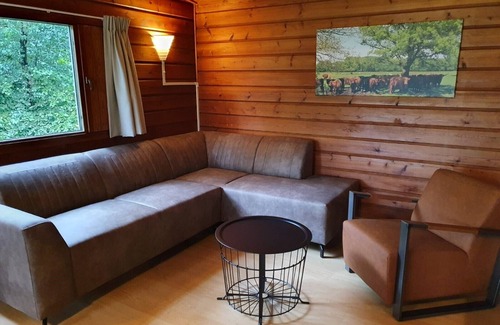 Meppen Resort | Finse Bungalow 6P - Three Bedroom Resort, Sleeps 6