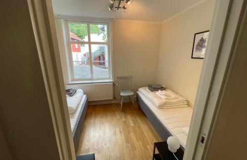Kungalv Apartment | Fint, gratis parkering, med 20 min till Göteborg C