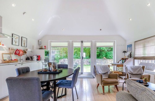 Crowborough Apartment | Fir Tree Apartment - UK49993