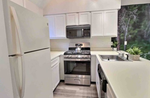 Killington Condo | FirBear- AC, Pool, Hot Tub, Sauna, Tennis, Gym