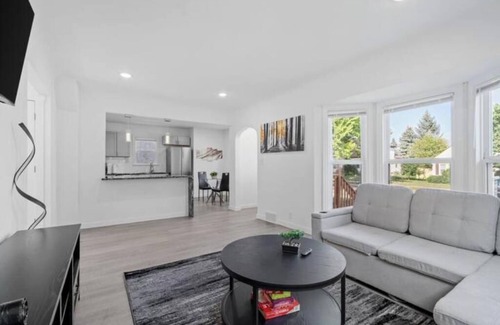 Nokomis House | Fire Pit 8 Mins From airport 15 Mins from DT