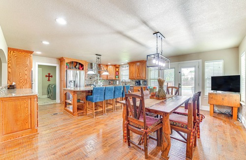 Denison House | Fire Pit + Sauna: Spacious Lake Texoma Retreat!