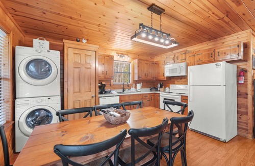 Sautee Nacoochee House | Firefly Lodge -4 bedroom cabin minutes from Helen-Pet Friendly, Hot Tub, Firepit