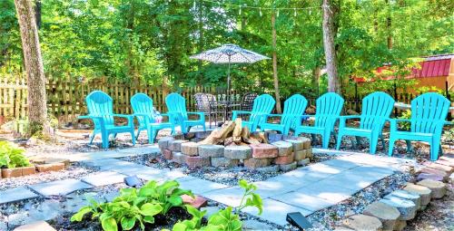 Kernersville House | Firepit Games Grill Hot Tub Arcade & King Bed