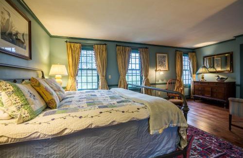 Weston House | Fireplace, Ski-Okemo, Apple Trees, Piano, Amazing Views, Firepit, Priory, Pool, Fields, Theatre!