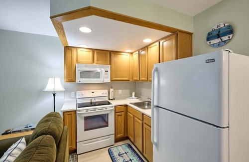 Logsden Condo | Fireplace Studio - Ground Level - Beach Access - Pool & Hot Tub!