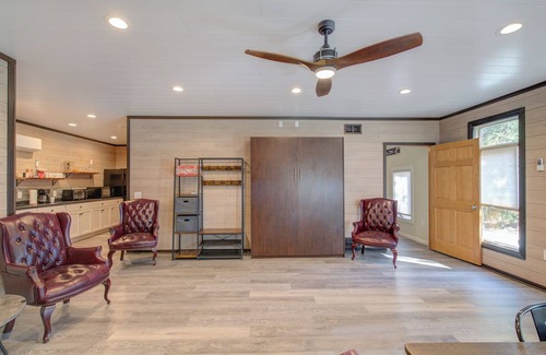 Ashland Cabin | Fireside Cabin w/Hot Tub. 2 Bedrooms w/3 Queen Beds. Spacious and Pet Friendly!